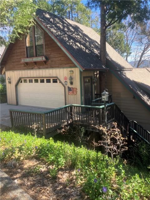 Photo of 701 Zurich Dr, Lake Arrowhead, CA 92352 (MLS # IV26064621)