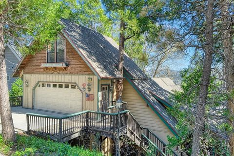 Photo of 701 Zurich Dr, Lake Arrowhead, CA 92352 (MLS # IV26064621)