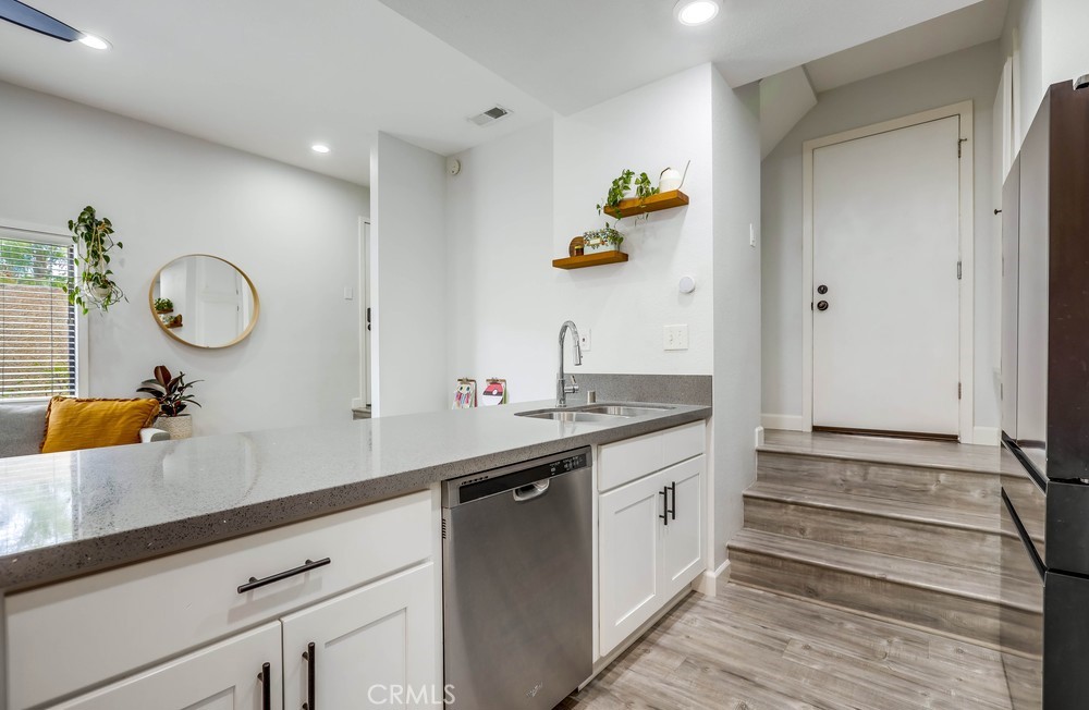 284 Laurel Avenue 5
