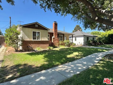 Photo of 12013 Dewey Street, Los Angeles, CA 90066 (MLS # 25577361) Photo of 12013 Dewey Street, Los Angeles, CA 90066 (MLS # 25577361)