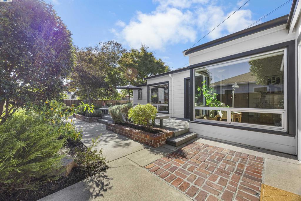 UPPER B STREET - Residential