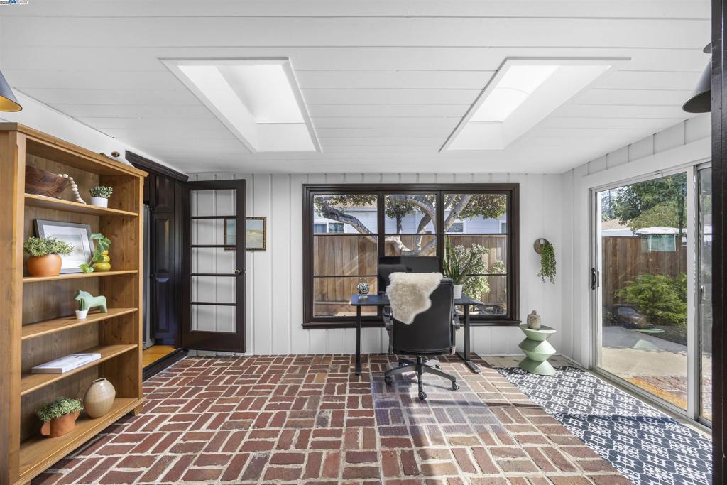 UPPER B STREET - Residential