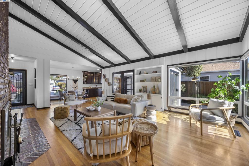 UPPER B STREET - Residential