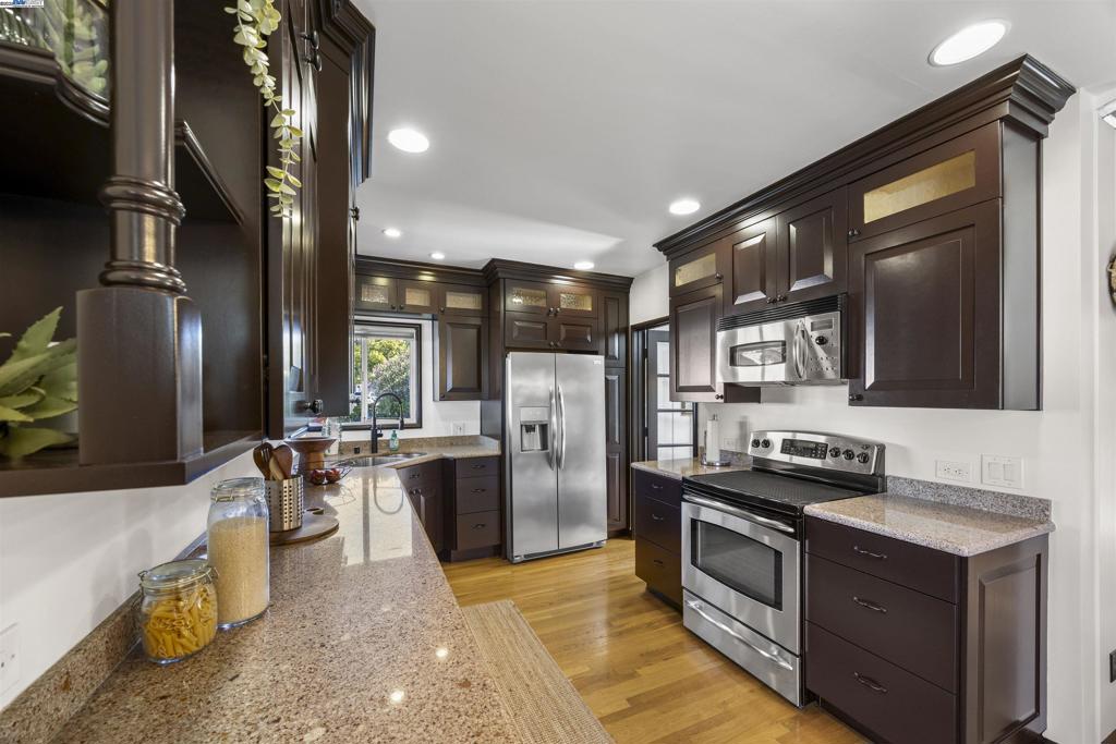 UPPER B STREET - Residential