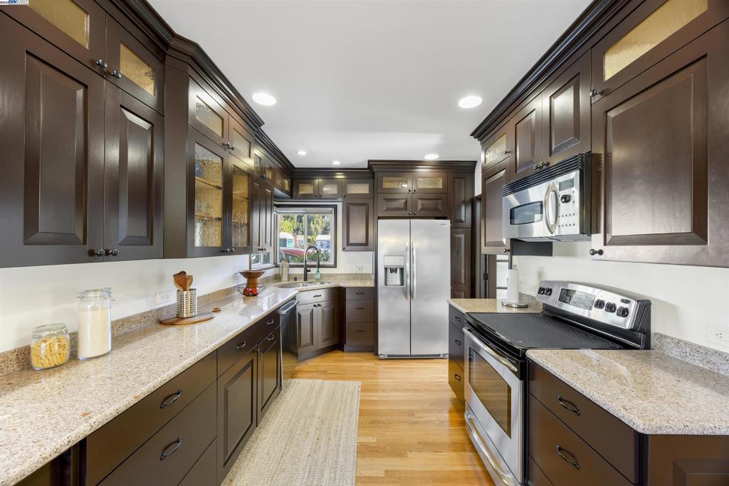 UPPER B STREET - Residential