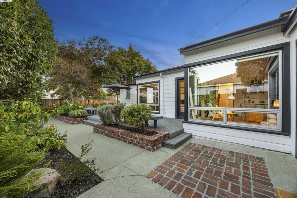 UPPER B STREET - Residential
