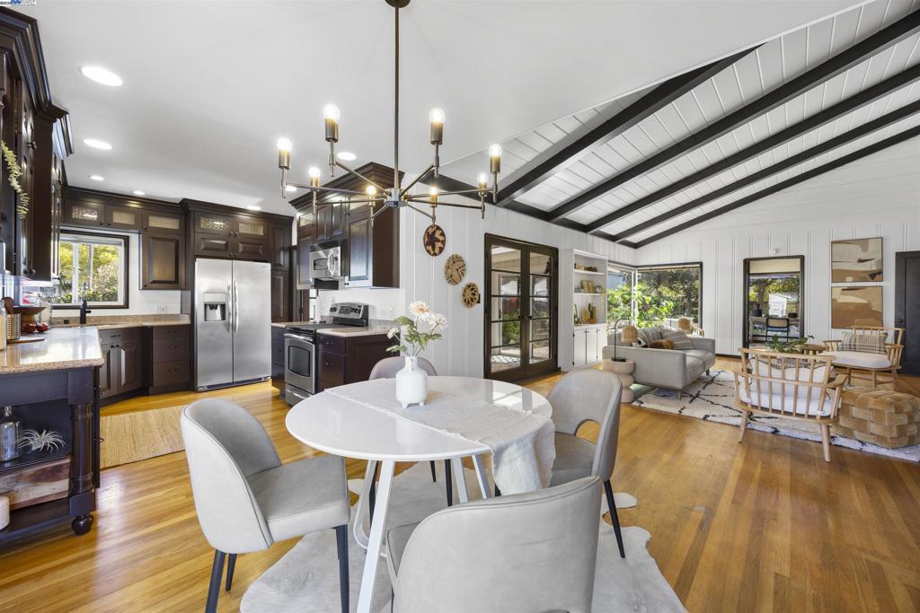 UPPER B STREET - Residential