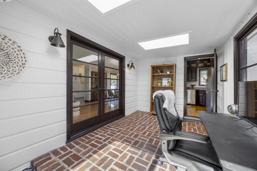 UPPER B STREET - Residential