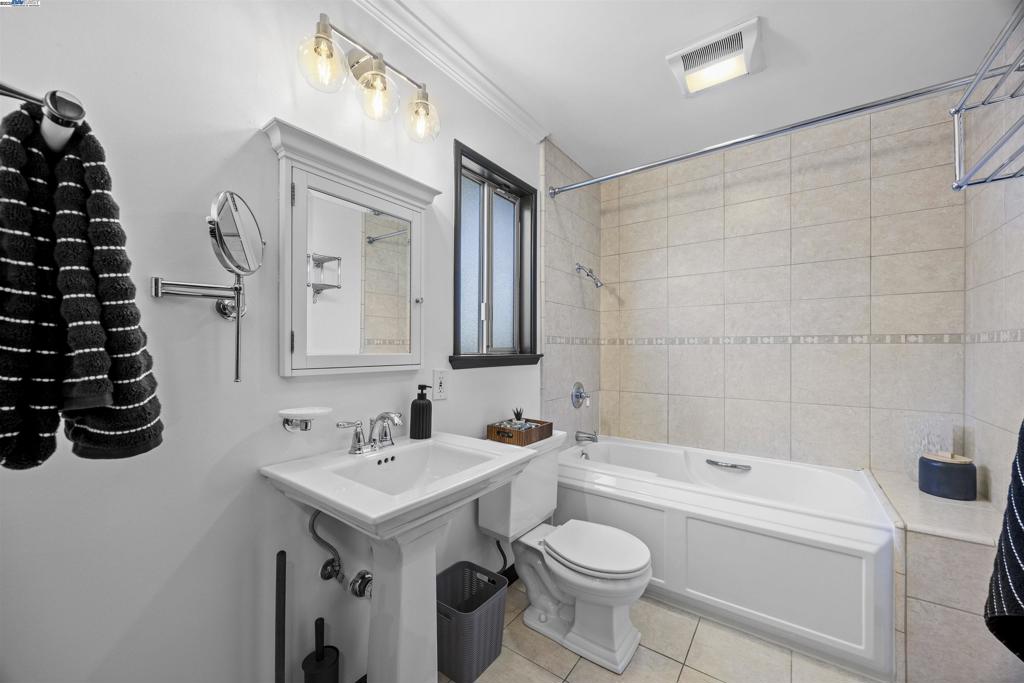 UPPER B STREET - Residential