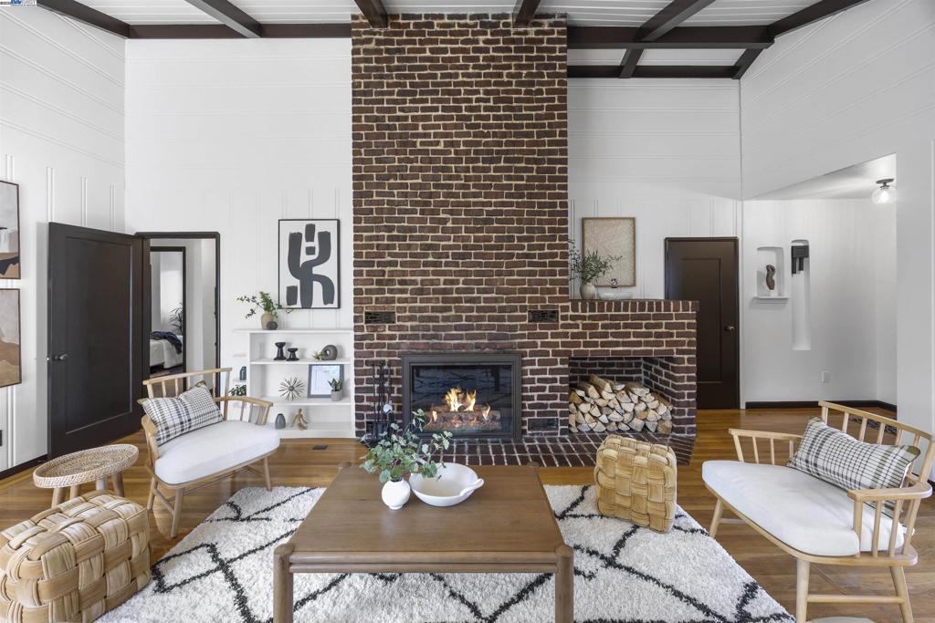 UPPER B STREET - Residential