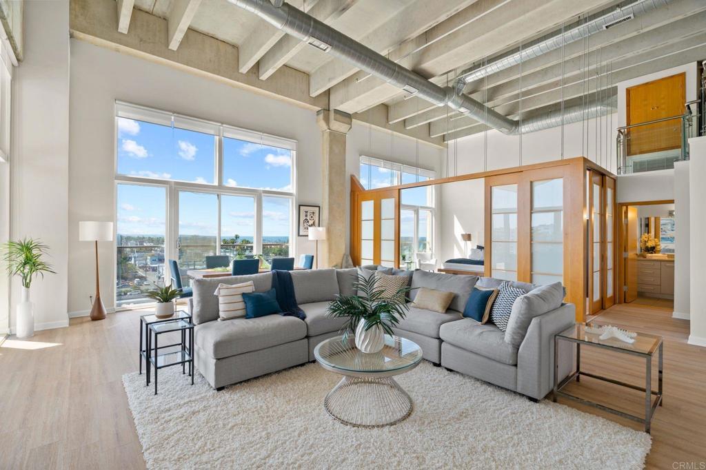 550 Seagaze Drive 29