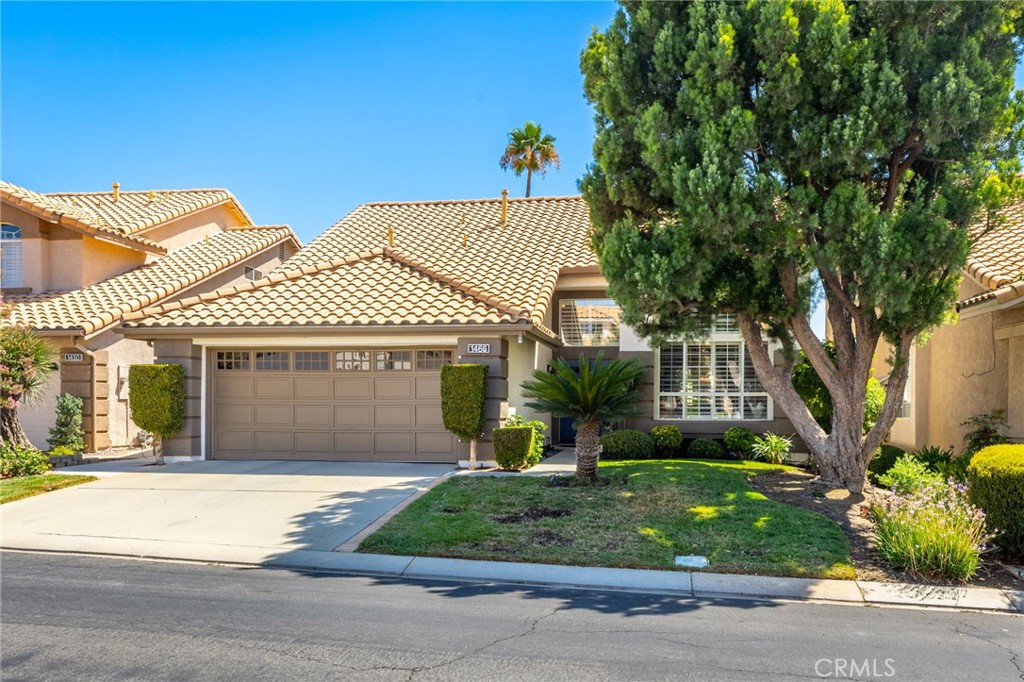 Stunning Oakmont Model, Sun Lakes Country Club Home with Golf Course Views! Nestled along the 8th green of a championship golf course, this elegant 2-bedroom (plus loft), 2.5 bath residence spans approximately 2,263 sq ft. Built in 1991, it features vaulted ceilings, formal living and dining spaces, a spacious kitchen with adjoining breakfast nook, and a comfortable family room—all wrapped in serene golf and mountain vistas. Enjoy an Alumawood patio cover, 2-car garage and golf cart space, seamlessly blending indoor elegance with outdoor living. Just steps away, resort-style amenities—including clubhouses, pools, dining, and fitness facilities, Pickle ball courts, Tennis courts, Bocce Ball courts - offer an active, vibrant lifestyle in this highly sought-after 55+ community.