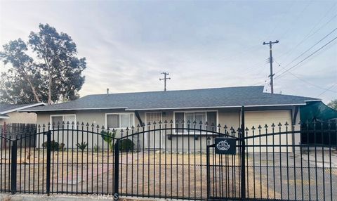 Photo of 2039 W 14th St, San Bernardino, CA 92411 (MLS # CV25215072)