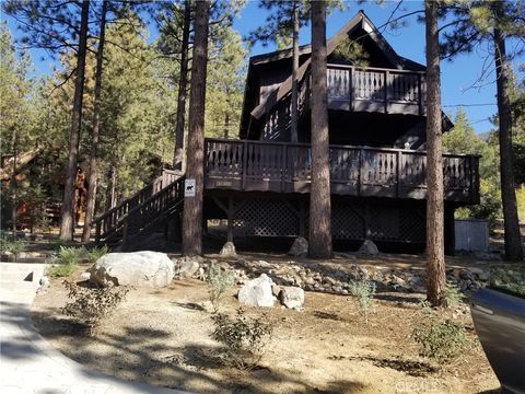 Photo of 1600 Woodland DR, Pine Mountain Club, CA 93222 (MLS # SR26100628)