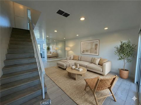 Photo of 19142 Haynes Street #4, Reseda, CA 91335 (MLS # OC26046136)