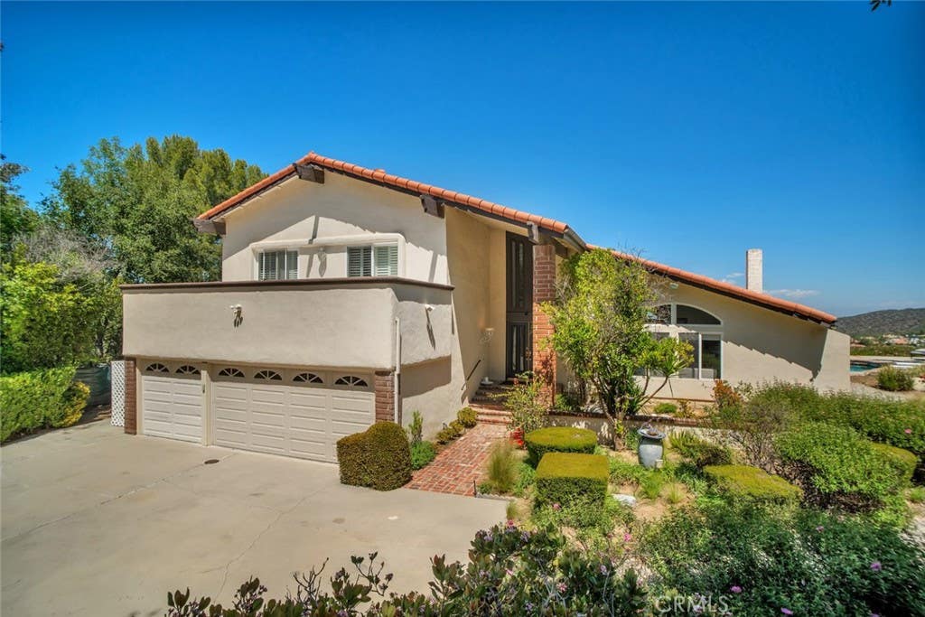 Photo of 20138 Greenbriar DR, Tarzana, CA 91356 (MLS # GD26106235)