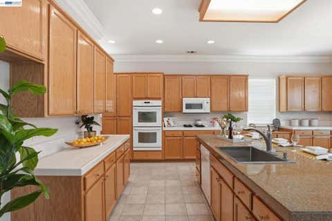 Tiny photo for 663 Clay Way Way, Ripon, CA 95366 (MLS # 41137329)