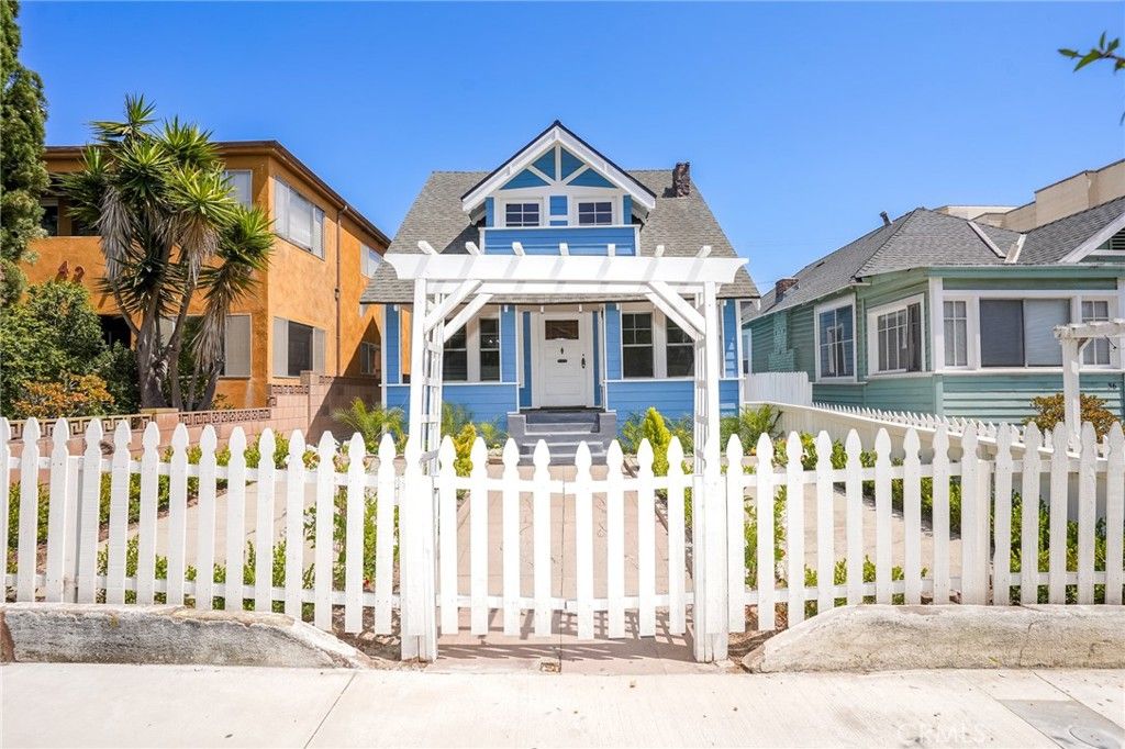 Photo of 38 Dudley Avenue, Venice, CA 90291 (MLS # OC26049090)