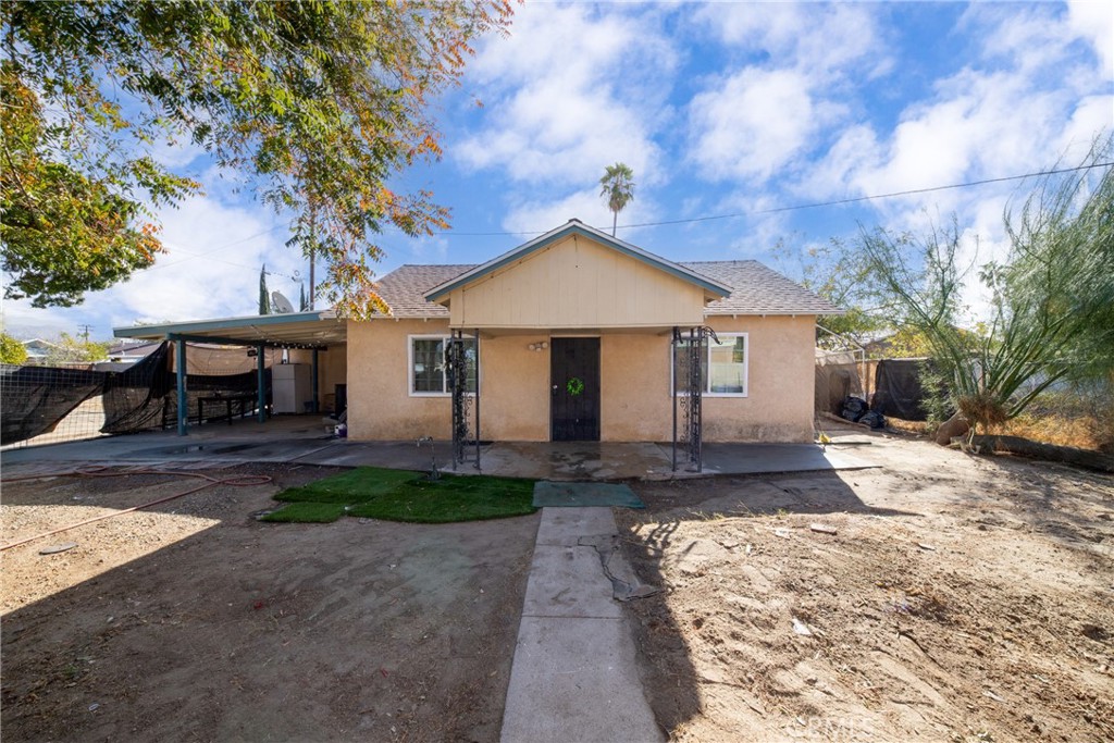 Gorgeous two separate homes with its own spacious yard will not last. Income producing houses with Great Cash flow. This property is situated in the heart of San jacinto walking distance to schools,shopping,bus stops,restaurants and much more. Hurry this will not last zoned commercial/residential it is an amazing opportunity. The rear home has been totally remodeled.