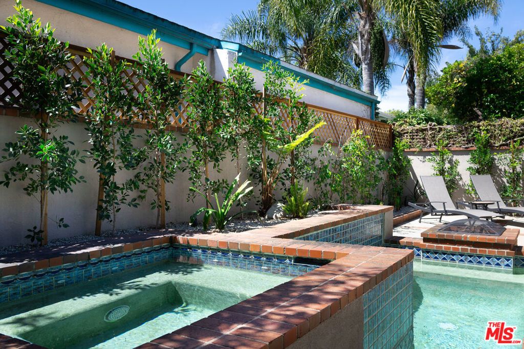 Photo of 12722 Sarah Street, Studio City, CA 91604 (MLS # 26707123)