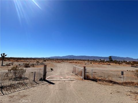Photo of 3836 Holly Rd Rd, Phelan, CA 92371 (MLS # CV25232790)