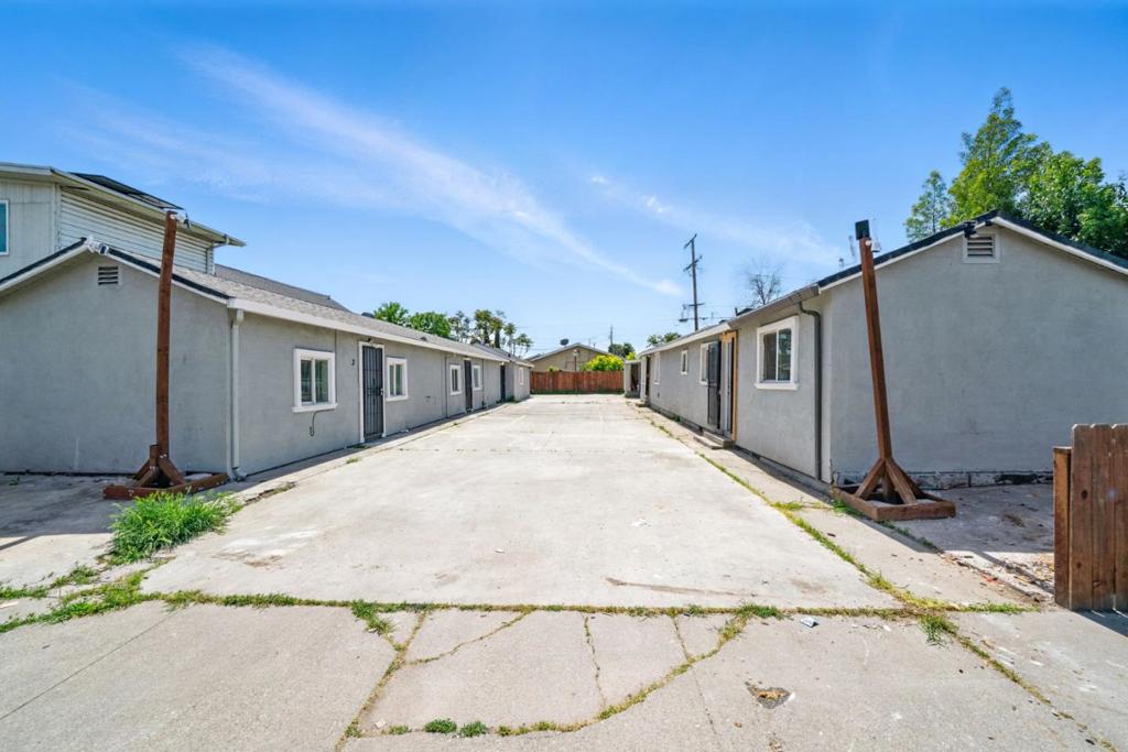 462 Delhi Avenue