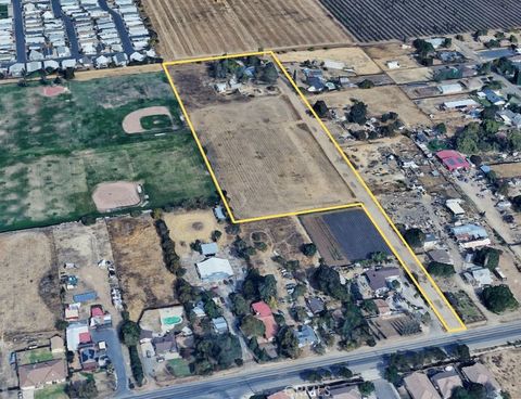 Photo of 2299 E Childs Ave, Merced, CA 95341 (MLS # MC25263040)