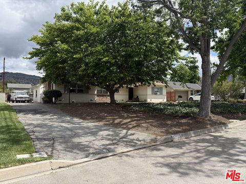 Photo of 727 E Mountain View Avenue, Glendora, CA 91741 (MLS # 26829343)