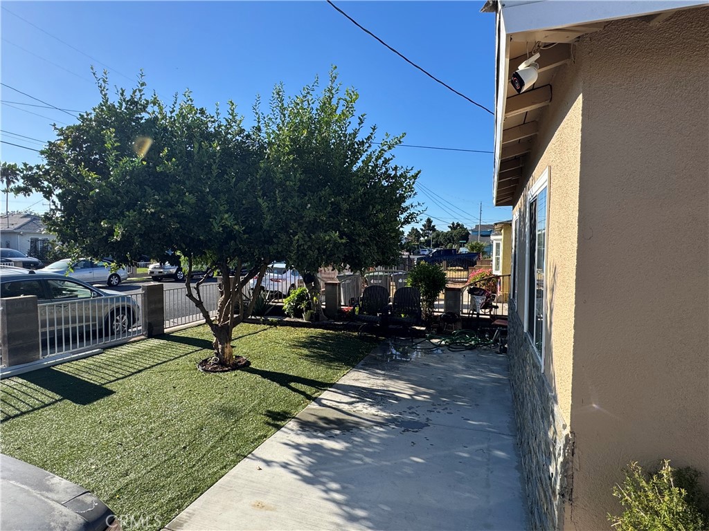 21932 S Edgar
