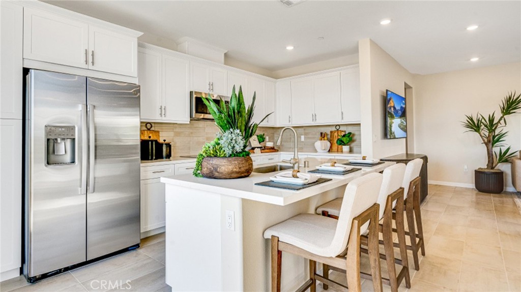 2711 E Amberley Privado