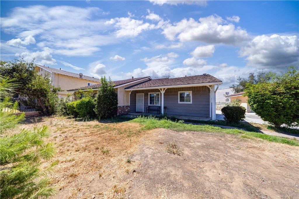 449 S Barranca