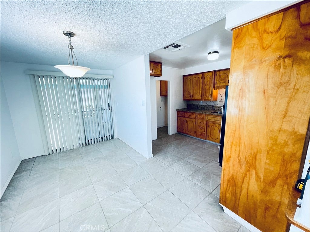 1111 Taos