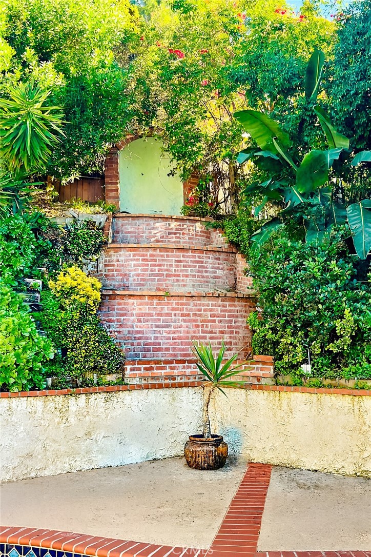 1833 Walnut Leaf Dr.