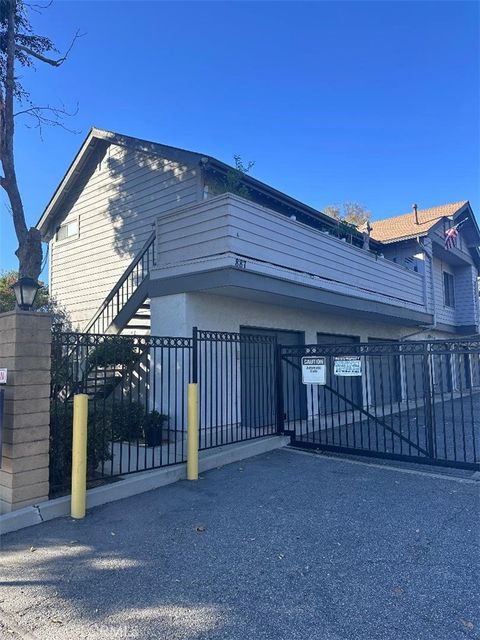 887 W 34th A Long Beach CA 90806