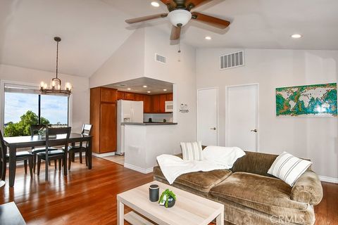 887 W 34th A Long Beach CA 90806