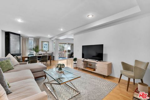 Photo of 11789 Montana Avenue #15, Los Angeles, CA 90049 (MLS # 25618917)