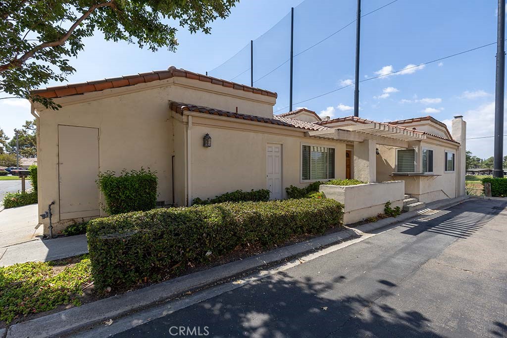 407 Thunderbird Court