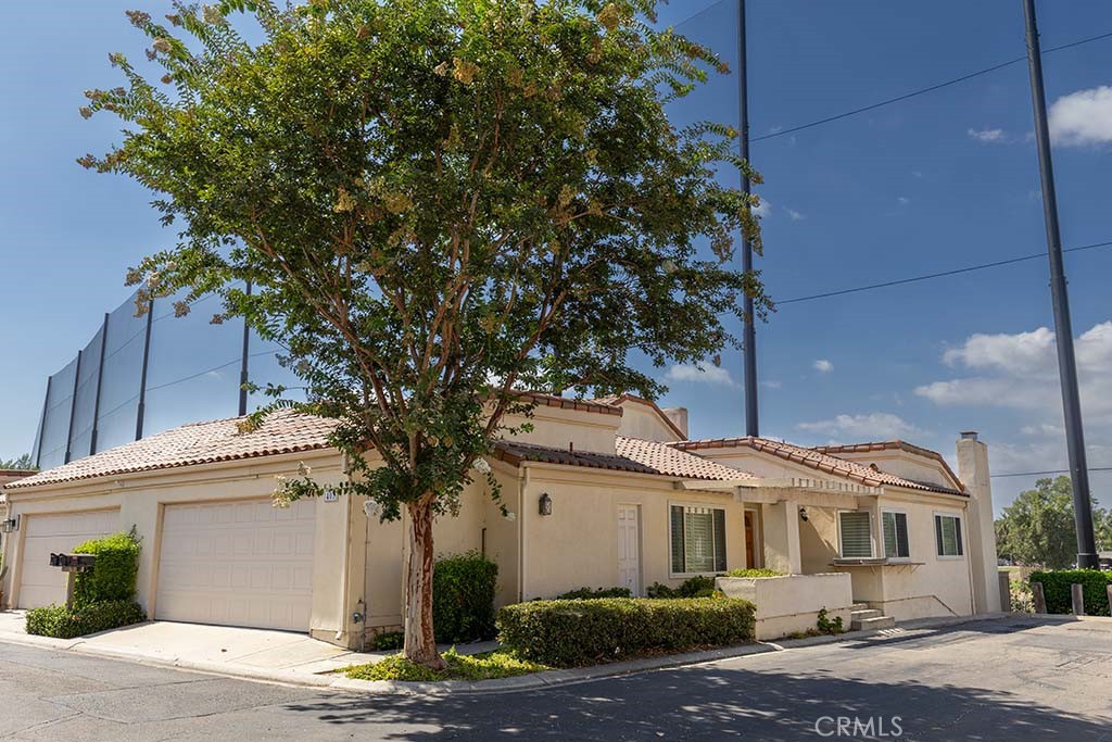 407 Thunderbird Court