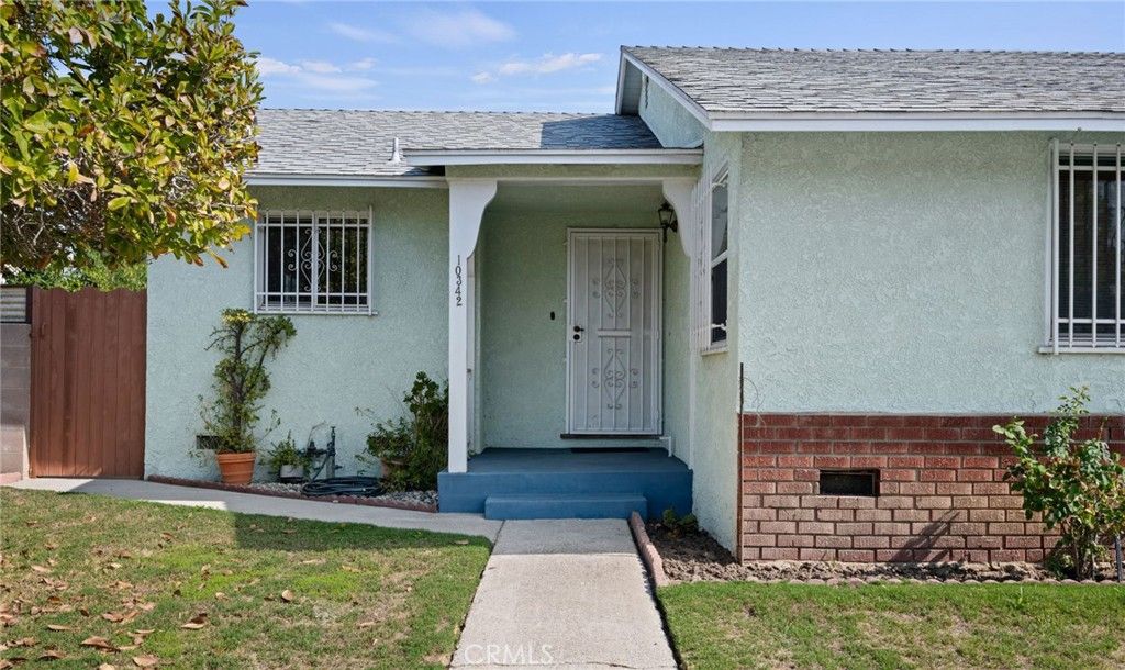 Photo of 10342 Haskell Avenue, Granada Hills, CA 91344 (MLS # SR25249077)