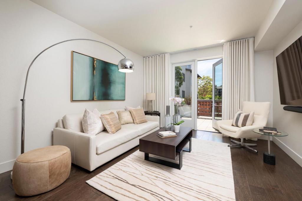 657 Walnut Street 326