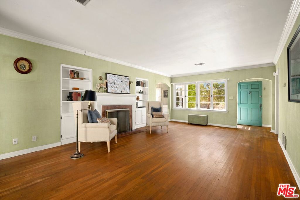Photo of 10537 Northvale Road, Los Angeles, CA 90064 (MLS # 26946417)