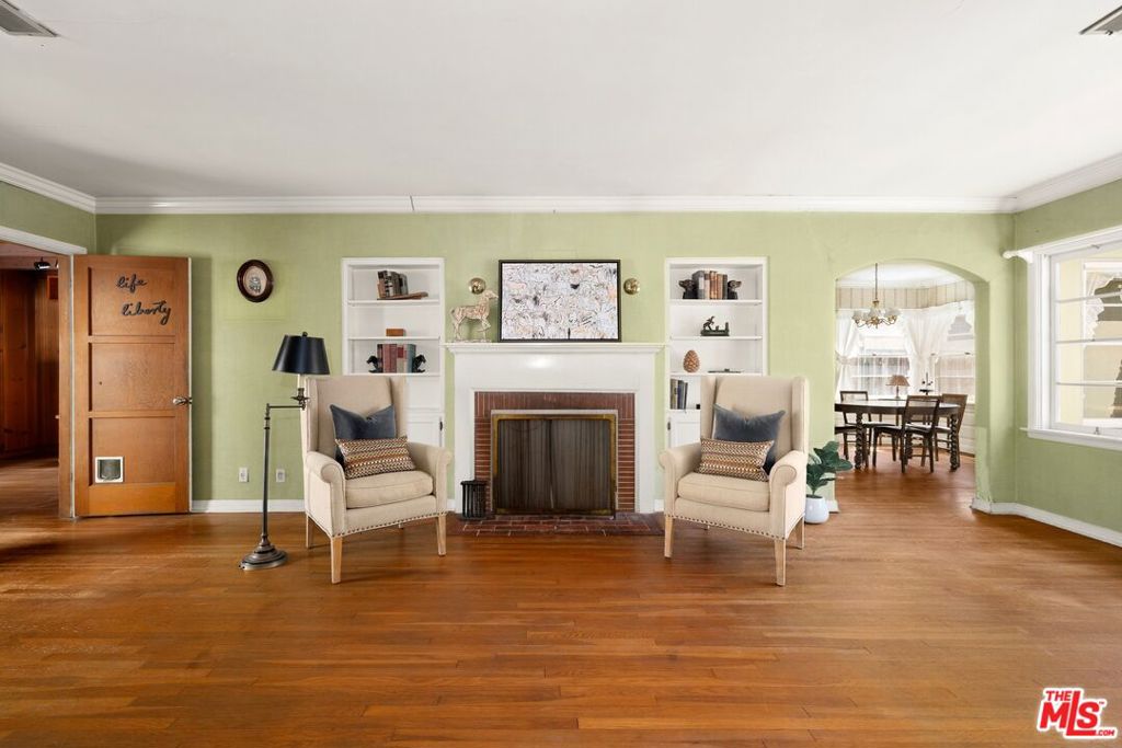 Photo of 10537 Northvale Road, Los Angeles, CA 90064 (MLS # 26946417)