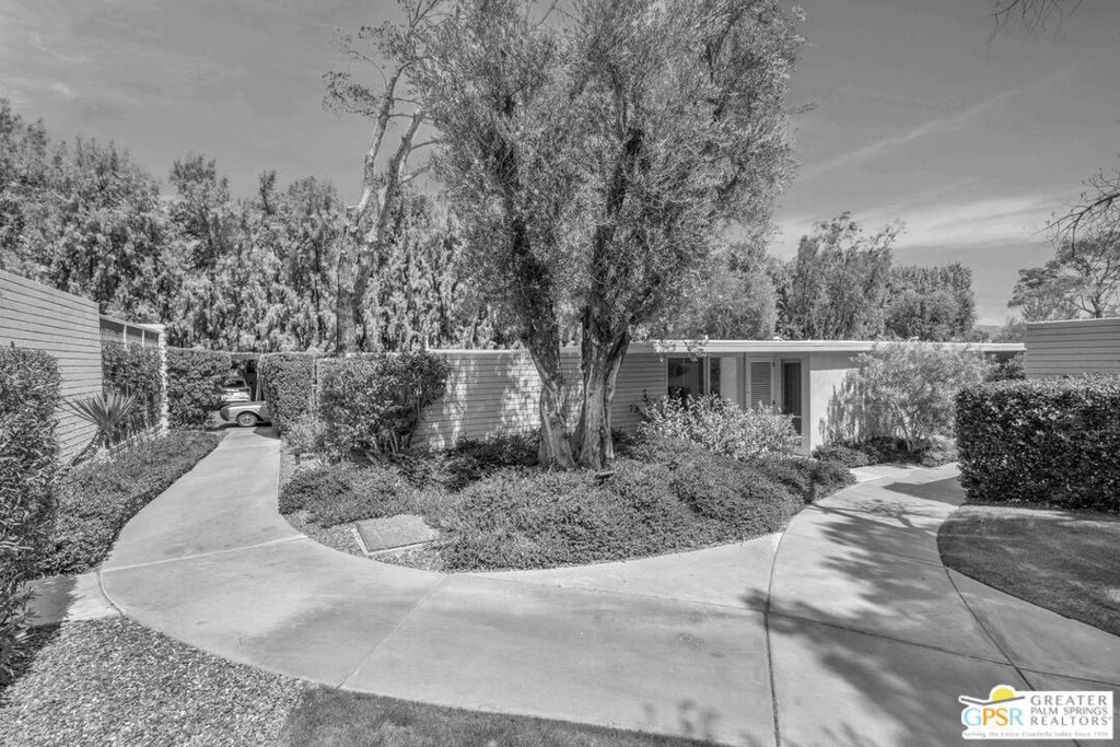 Racquet Club Garden Villas - Residential