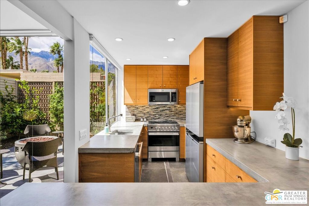 Racquet Club Garden Villas - Residential