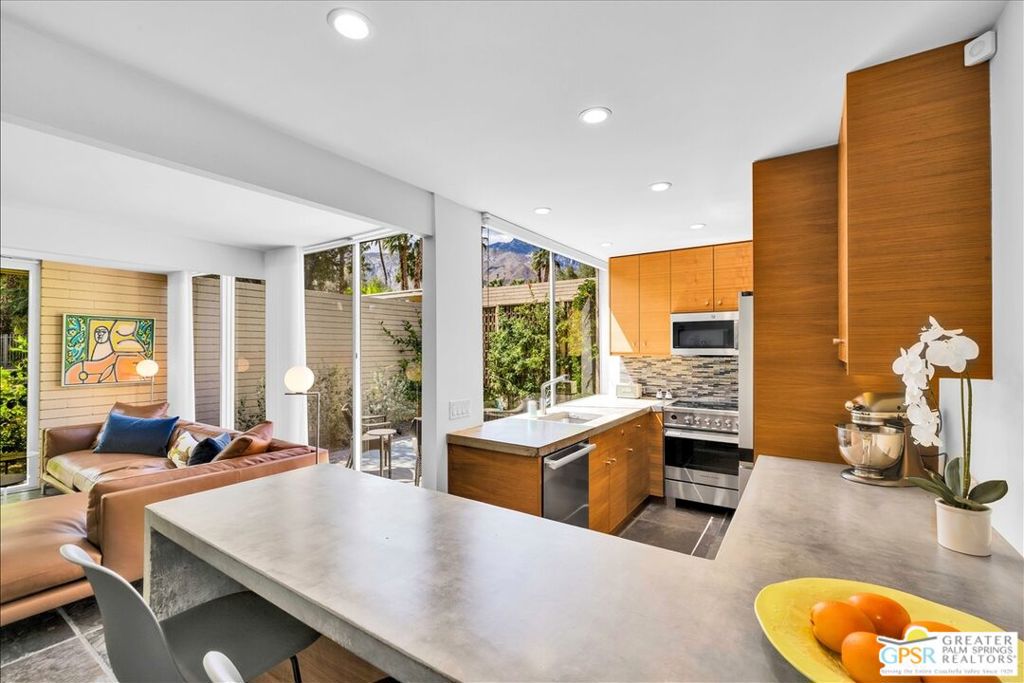 Racquet Club Garden Villas - Residential