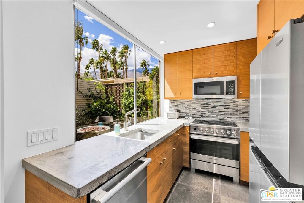 Racquet Club Garden Villas - Residential