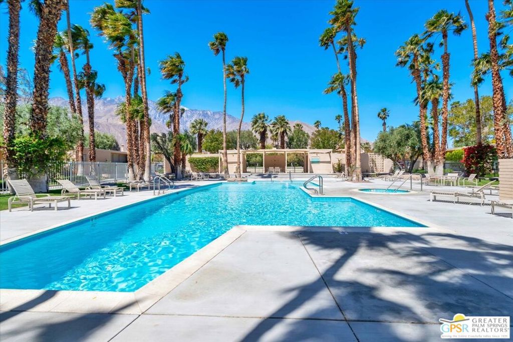 Racquet Club Garden Villas - Residential