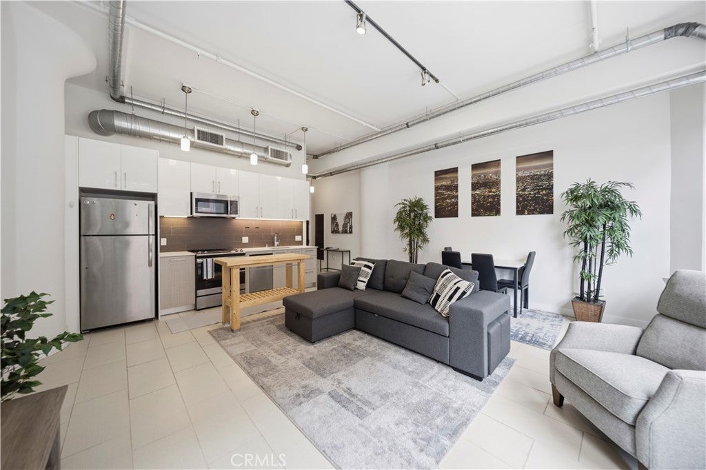 939 S Broadway