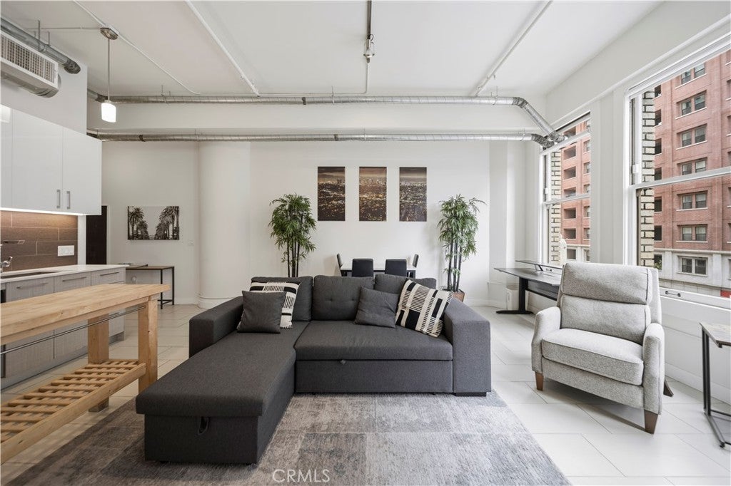 939 S Broadway