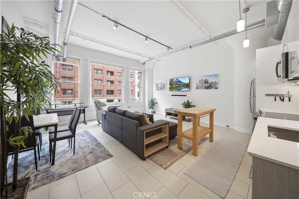 939 S Broadway